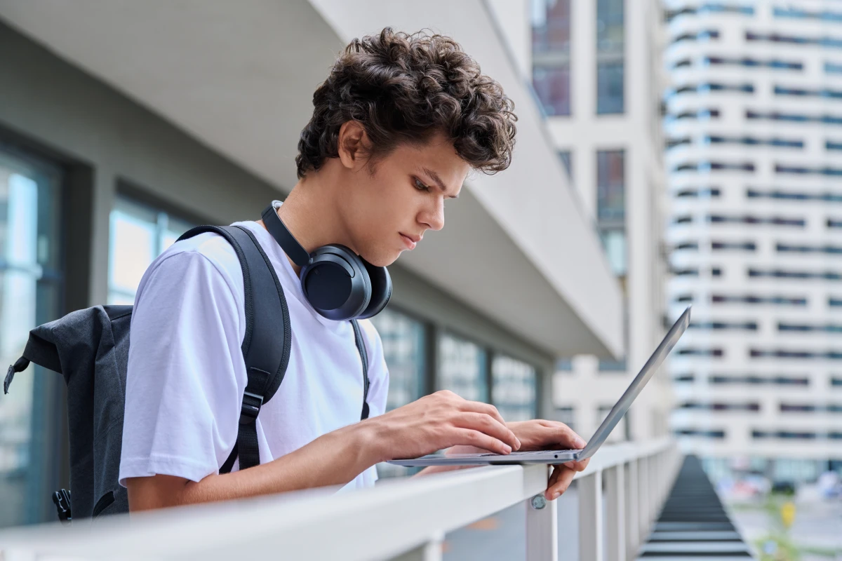 Le droit au travail des jeunes : un enjeu majeur pour l'avenir de la société