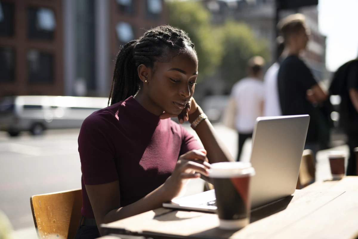 Télétravail : Les Nouveaux Enjeux Juridiques des Contrats à Distance